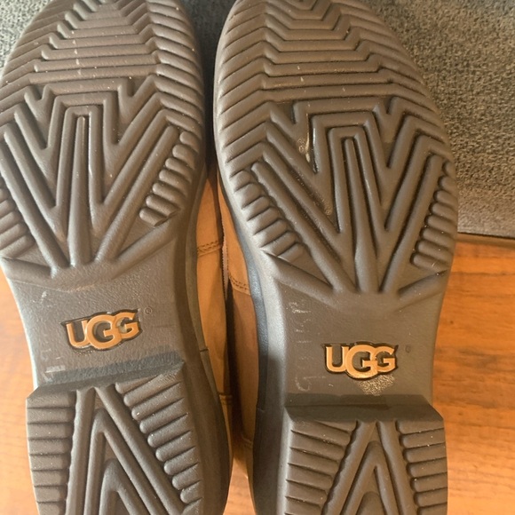 UGG azaria Duck boot authentic - Picture 3 of 5